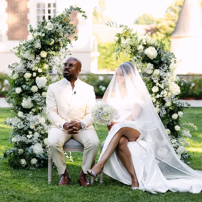 Arche asymétrique pour mariage chic et élégant