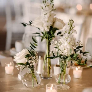 Petits vases fleuris