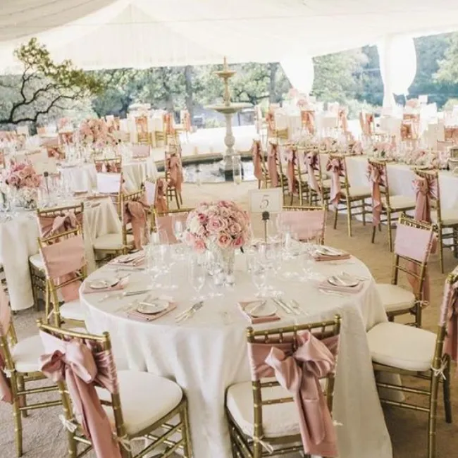 Nœud en satin pour mariage chic et raffiné