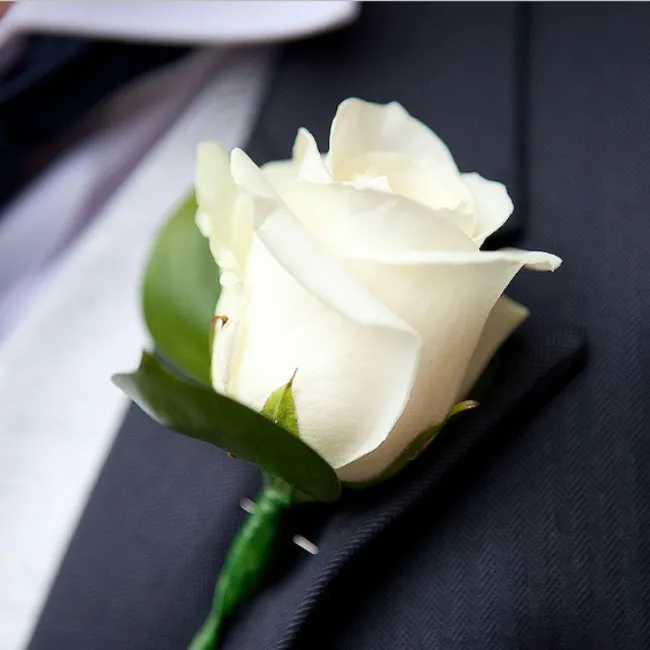 Boutonnière élégante pour témoins mariage