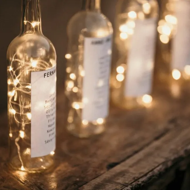Bouteilles lumineuses pour plan de table mariage