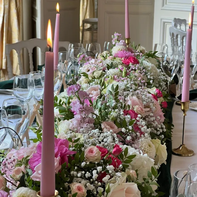 Chemin de fleurs table d'honneur