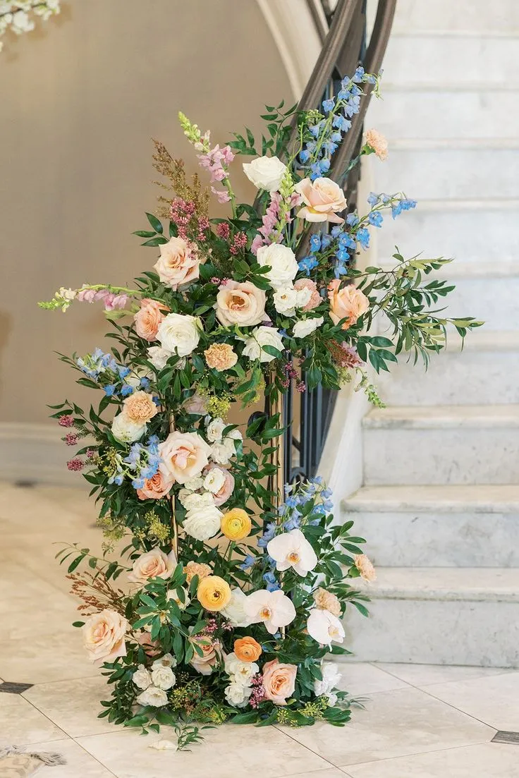 Composition florale pour escalier