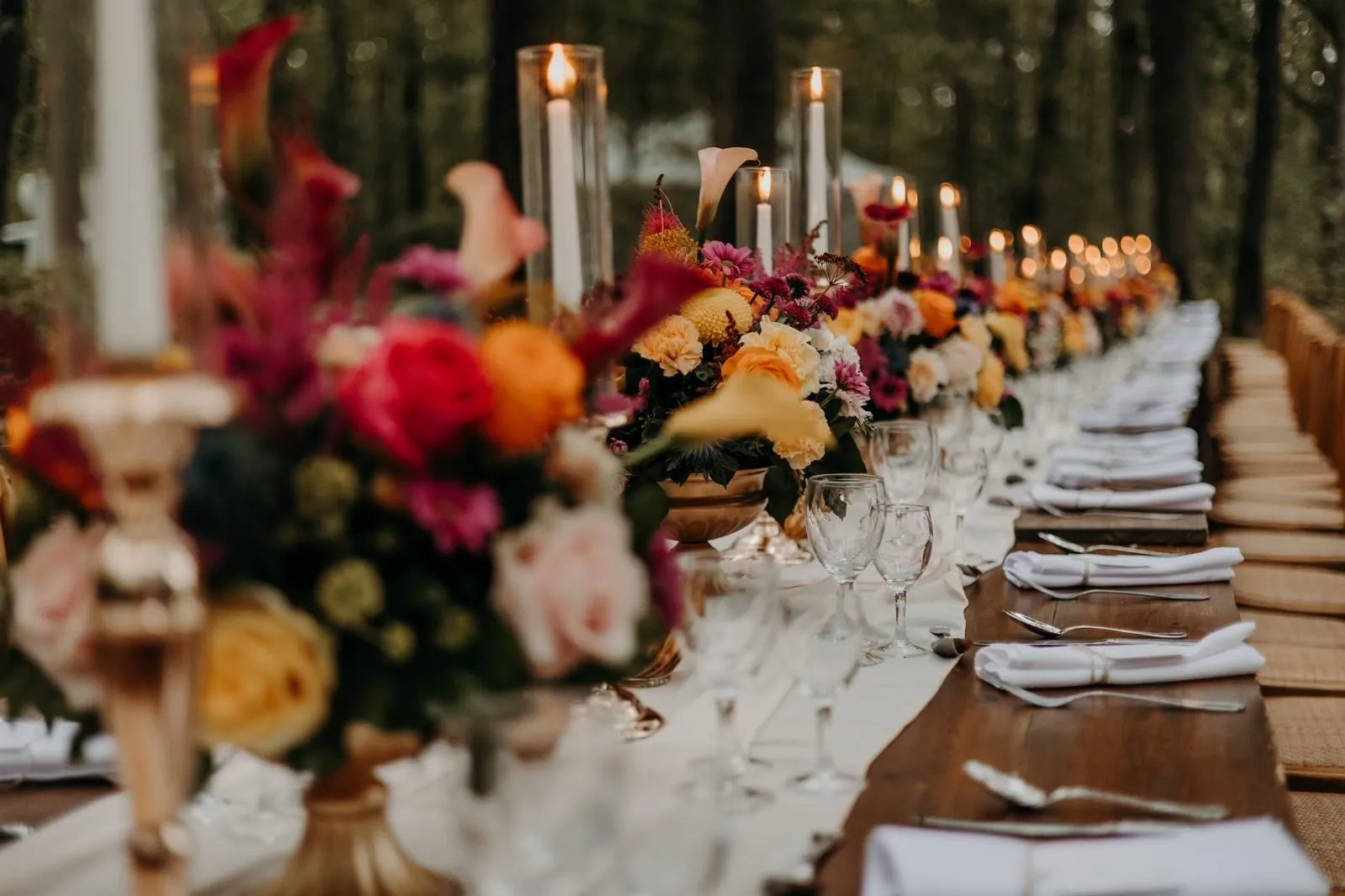 You are currently viewing Un mariage coloré et audacieux au Domaine de la Roche Couloir – Perrine & Sacha